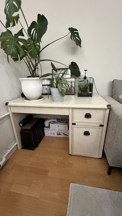 Продам Гарнитур (шкаф, кровать и стол)