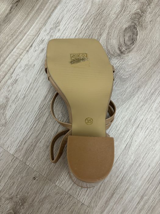 Продам босоножки