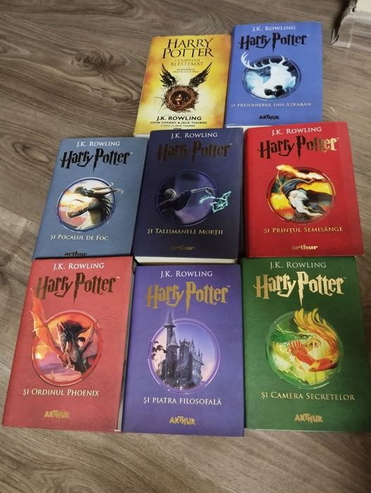 Harry Potter a-8-a carte varianta în limba română și engleză