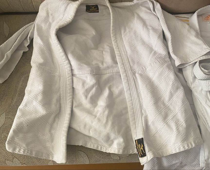 Продам кимано адидас и мизуна