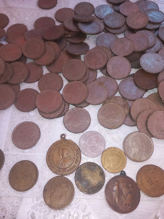 Vind monede vechi din ani 1943. 3. 1944 monede  cu eclipsa  din anul 1