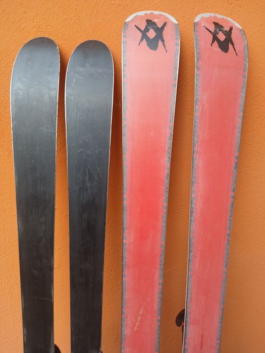 Schiuri , ski tura.