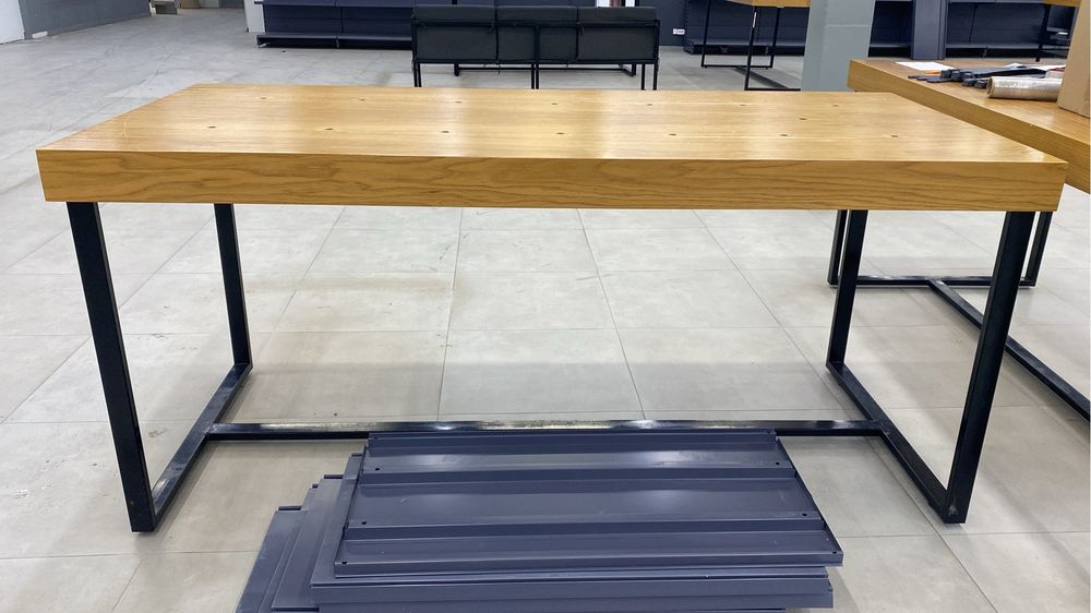 Стол для сотовых телефонов