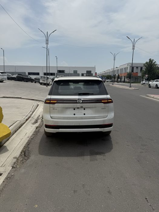 Gac Aion i60 Hybrid 2026-Yil R19 diska Oq rang kuzov qora bejeviy salo