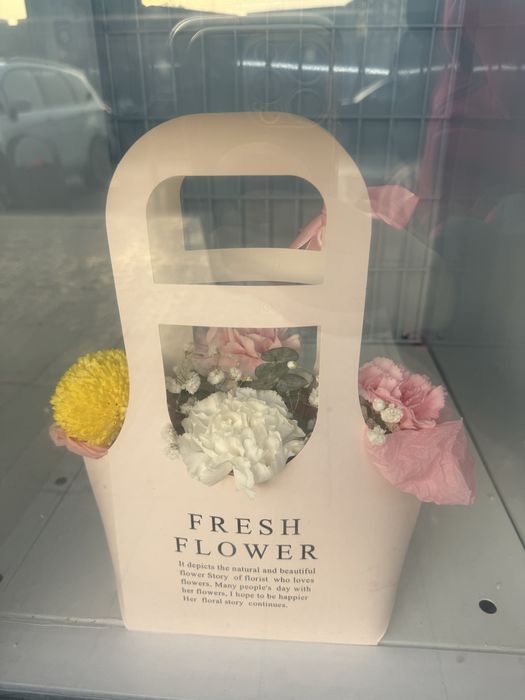 Композиии из свежих цветов