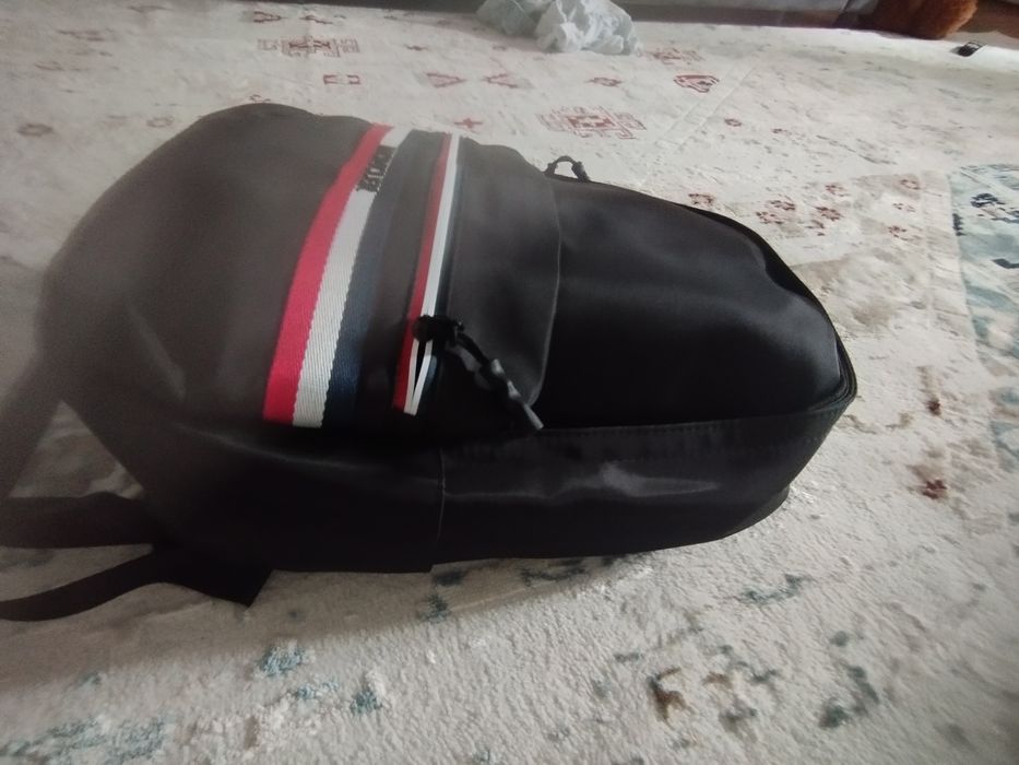 Moncler продаю сумку