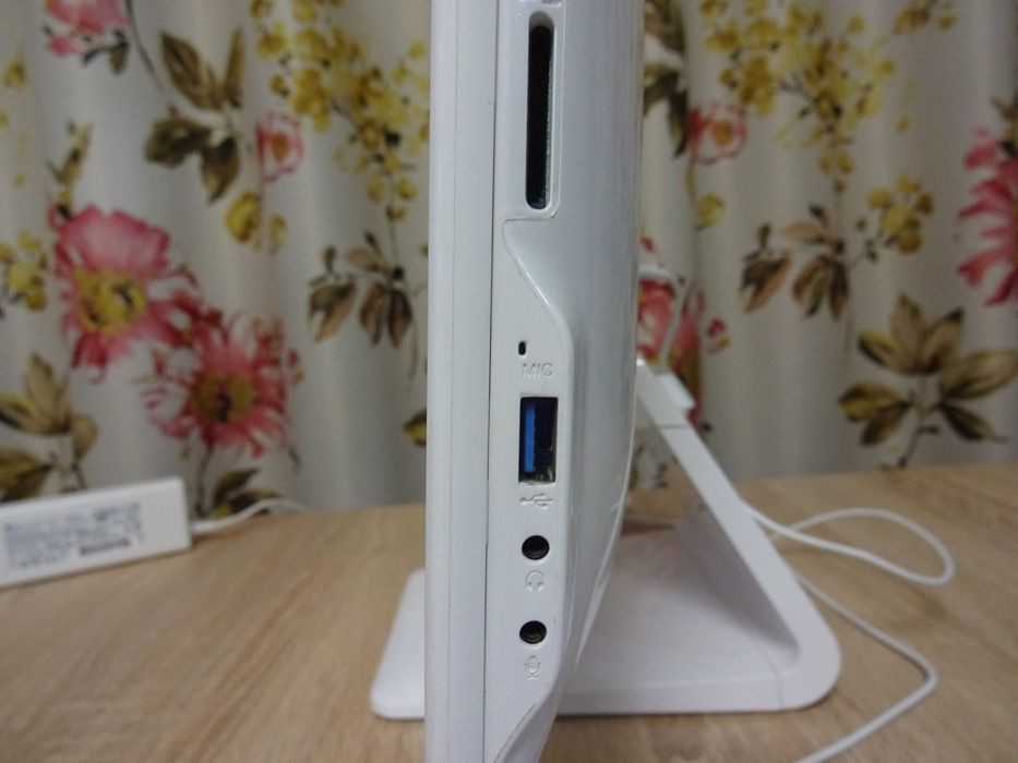 All in one PC,  model  LG22V24