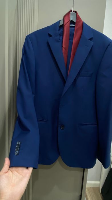 Мужской костюм сатылады