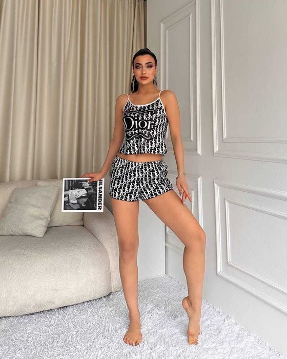 Дамски комплекти VS. Размери S, M, L, XL