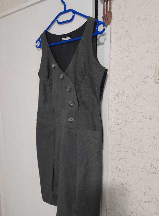 Красиви рокли размер 44