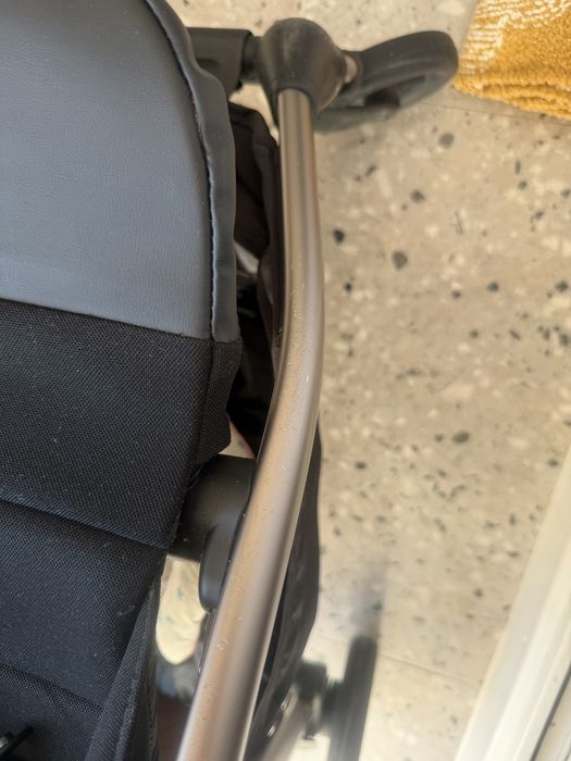 Продам коляску anex iq