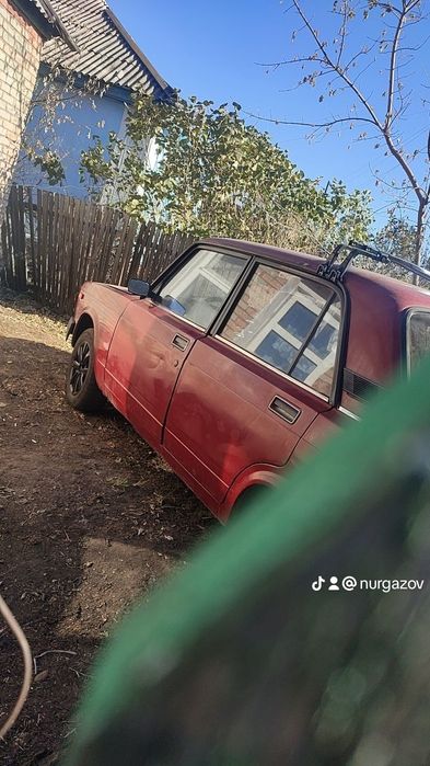 Лада ваз 2107… классика)