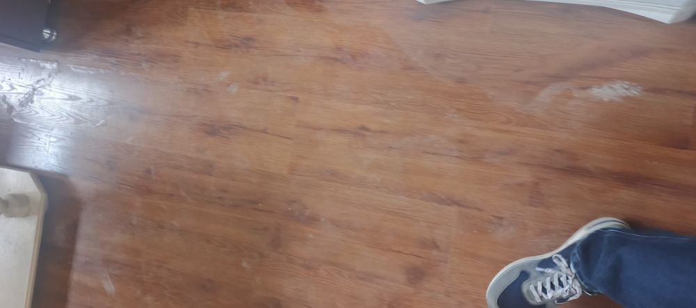 Ламинат продам в хорошем состоянии 50 квадратных метров 8 мм