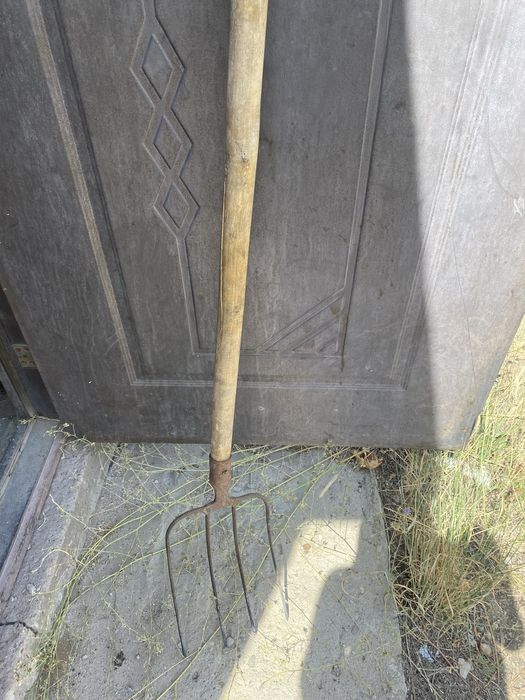 Продам лопаты и вилы