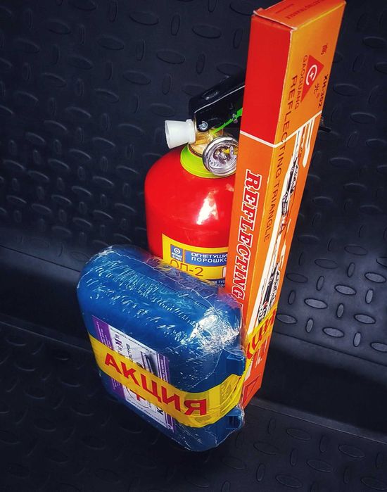 Набор автомобилиста (Знак + Огнетушитель + Аптечка).