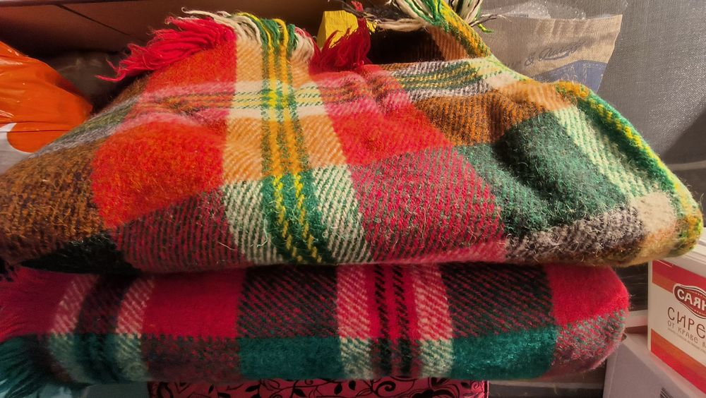 Родопско одеало! Три  вида разцветка,като белите са нови,неизползвани