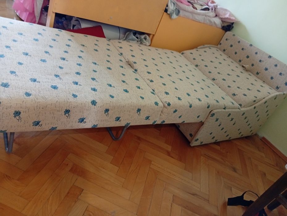 Разтегателен диван