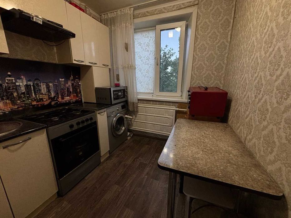 Продам 4 комнатную квартиру
