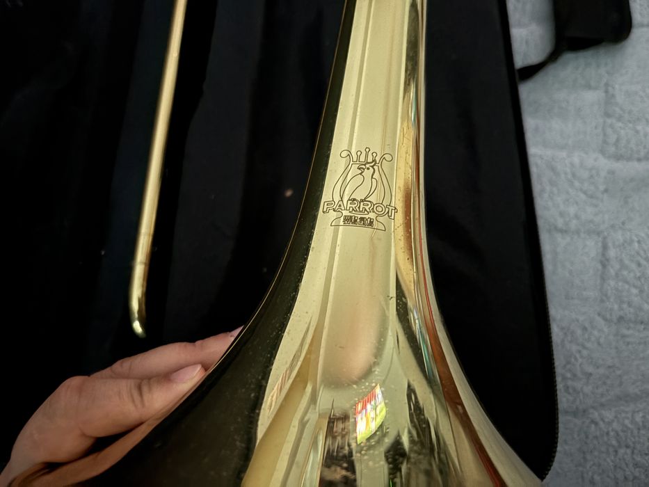 Vând trombon cu pistoane