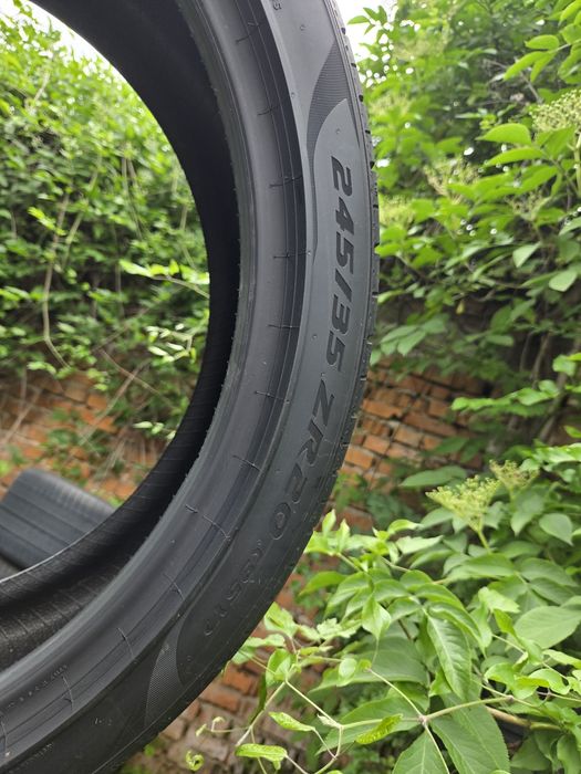 2бр. 245 35 20 Pirelli летни.