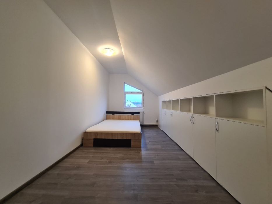 Apartament 3 camere, decomandat, mansardă, Strand