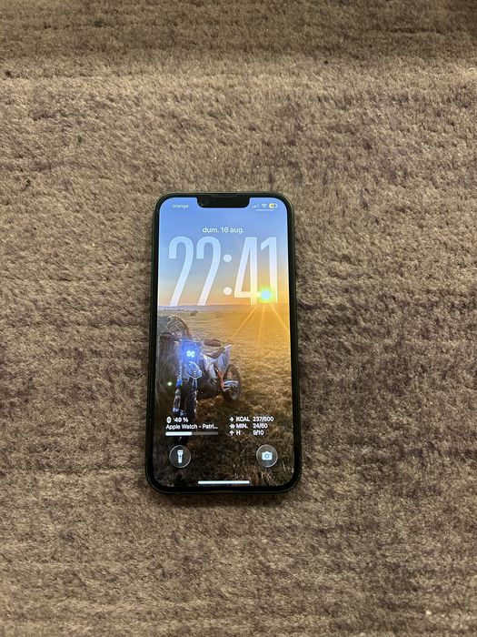 Iphone 13 green