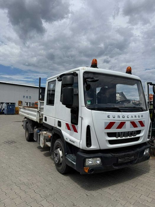 Autoutilitara IVECO 812 M basculabil in 3 parti