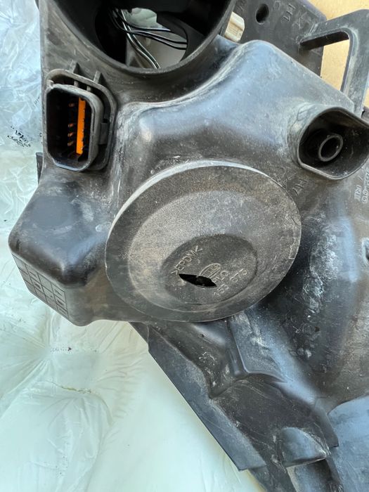 Десен фар за C4 picasso