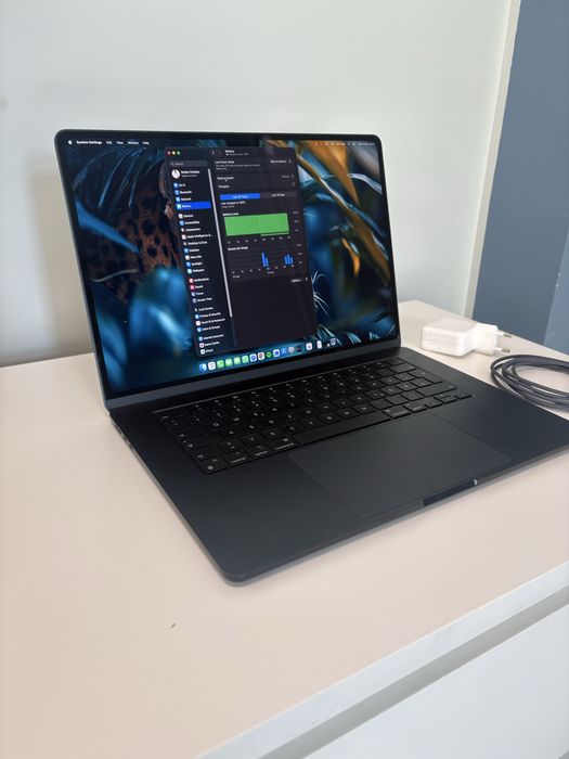 Vand sau schimb Macbook Air M3, 15inch, 24gb Ram, 512gb hdd, baterie 100%