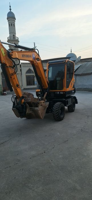 Ekskavator Hyundai 55 sotiladi.