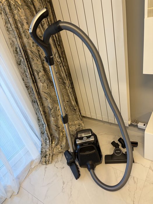 Прахосмукачка Miele Boost CX1 125 Gala Edition