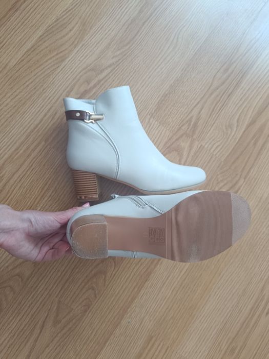 Бежови Боти 40 номер