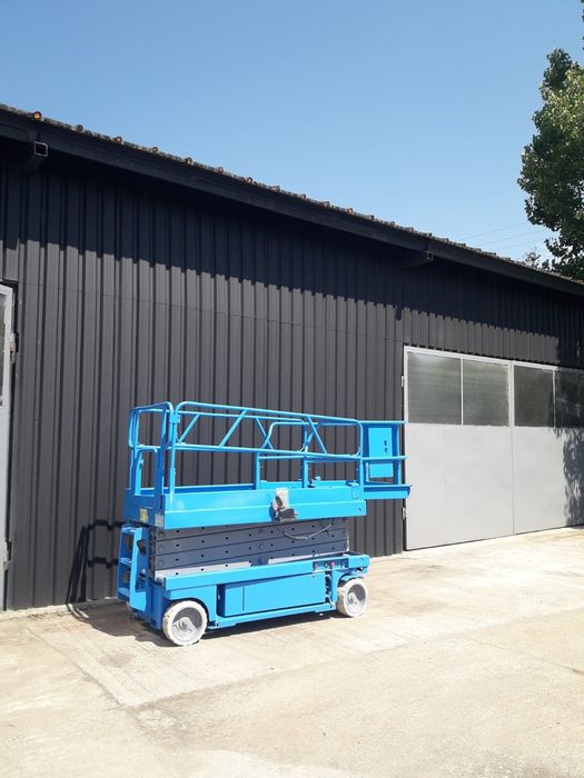 Nacela electrica de vanzare 12m, an 2010, second hand, 5600 euro, 4 bucati disponibile, platforma de lucru la inaltime