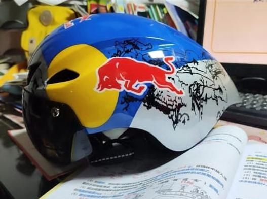 шлем велосипедный Red Bull