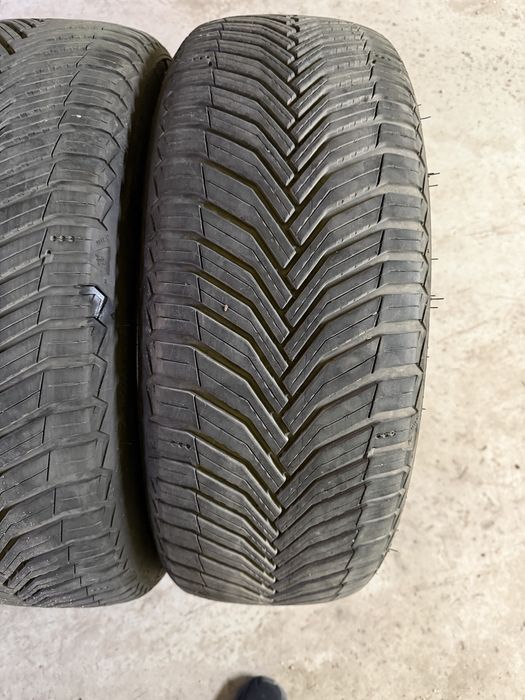 Продавам 4 броя всесезонни гуми 215/45/20 Michelin Crossclimate 2
