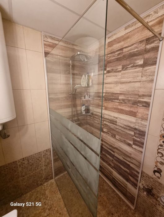 Стъклена преграда за душ – отлично състояние 210х110