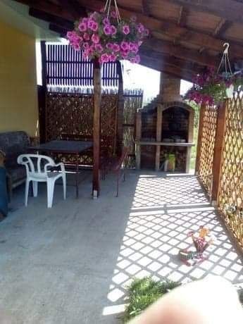 Vand casă 107 mp utili,cu 2 ha  teren,la 15 km de Oradea