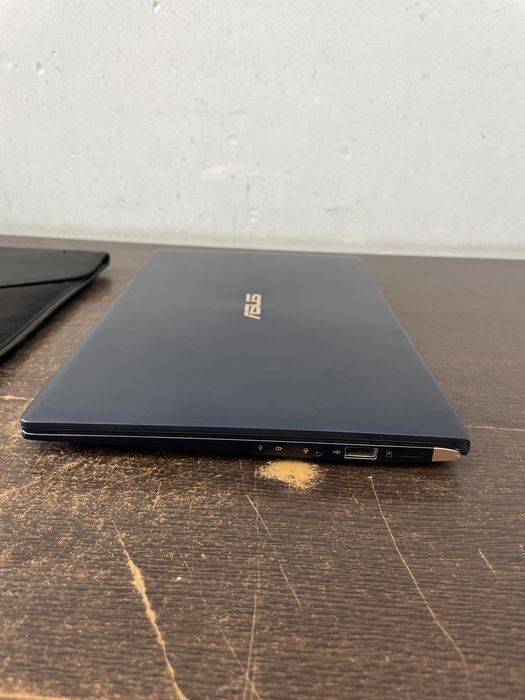 Asus zenbook 13  i7 gen 8  ssd 250 gb 8gb ram