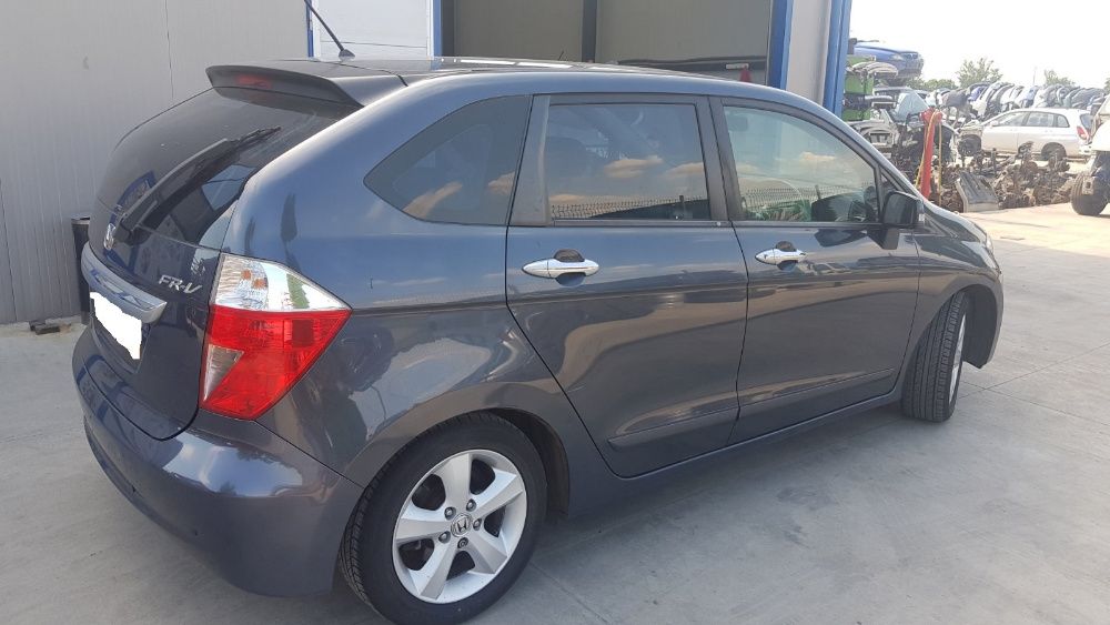 Honda FR-V на части