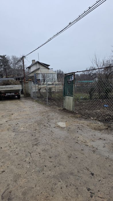 Изграждане на огради(ограда)с мрежа, бетонни,поцин. колове,почистване