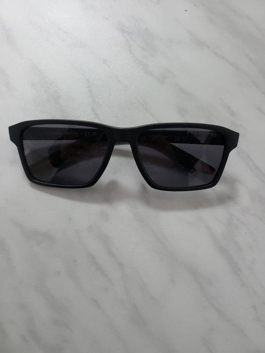 Солнцезащитные очки Prada