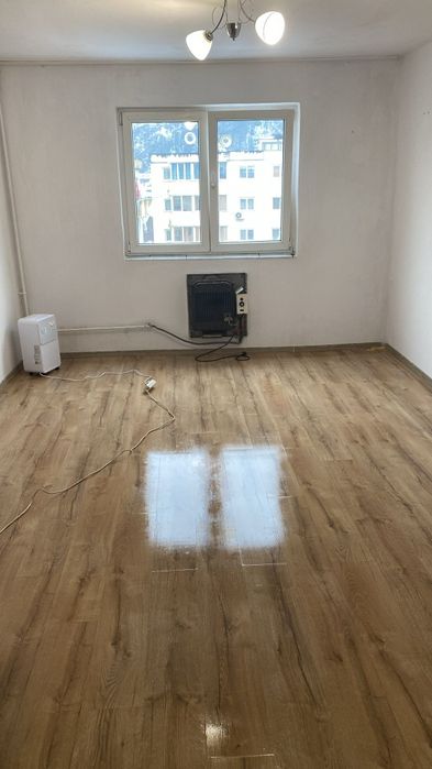 Închiriez garsonieră