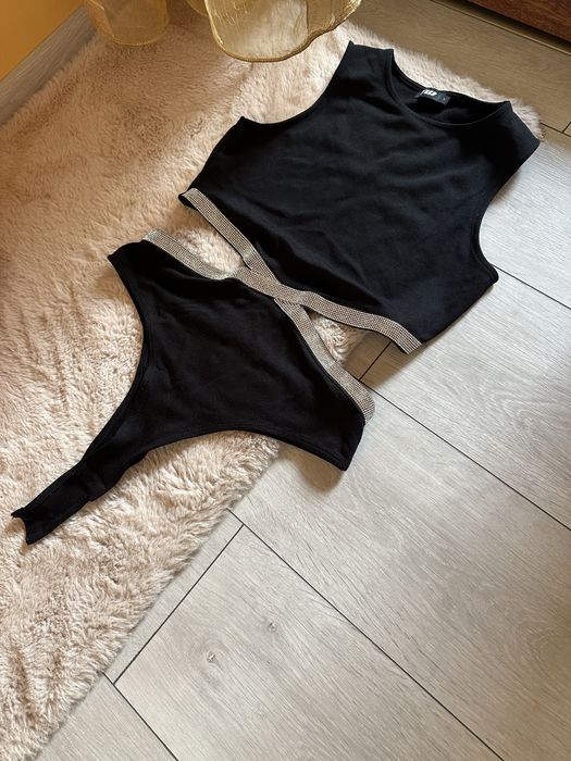 Изрязано боди с камъчета