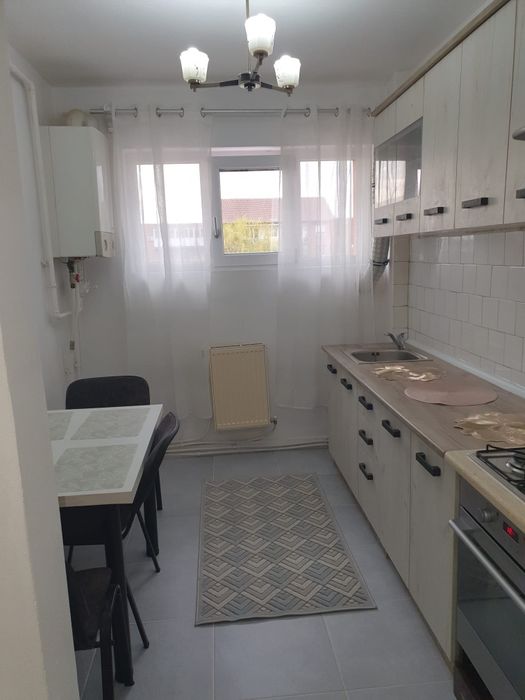 Inchiriez apartament  2 camere zona centrala