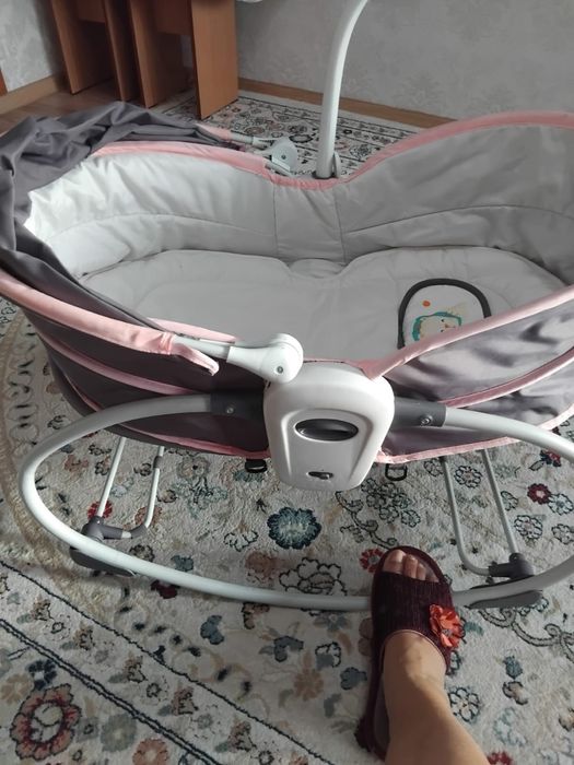 Продам кроватка качалка