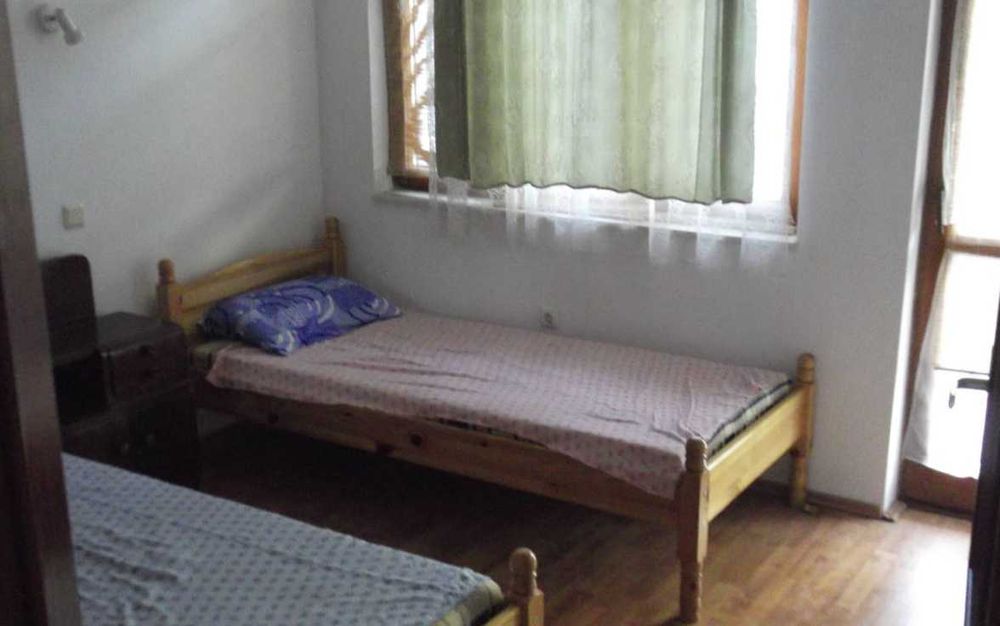 Дава се под наем Тристаен апартамент в Бургас, Център - 100 кв.м за 433.5 € - Снимка #1