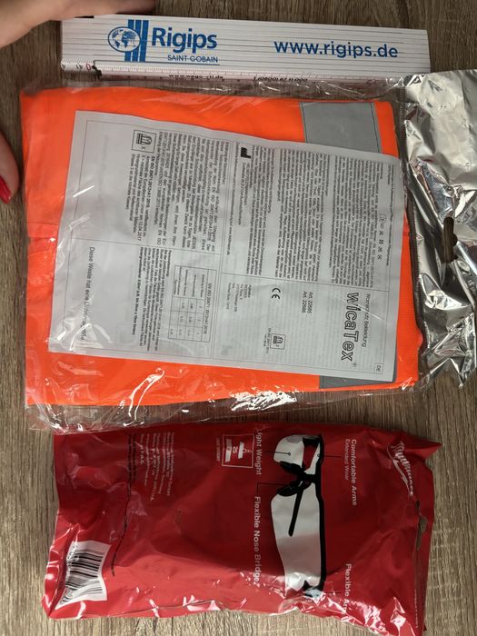 Промо комплект ,работни очила ,жилетка и метър