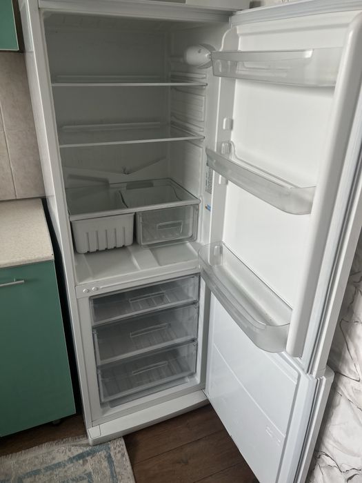 Холодильник Indesit