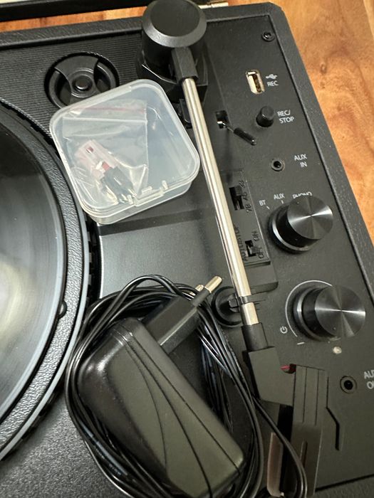 Pickup Bluetooth + 9 Discuri Vinil Rock & Pop | Rolling Stones, Deep Purple, Led Zeppelin