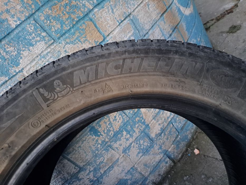 Продам две резины Мишлен.